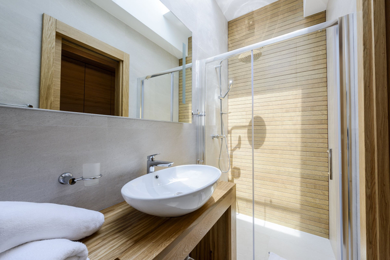 Bathroom 5, Adriatic Deluxe Apartments, Dubrovnik