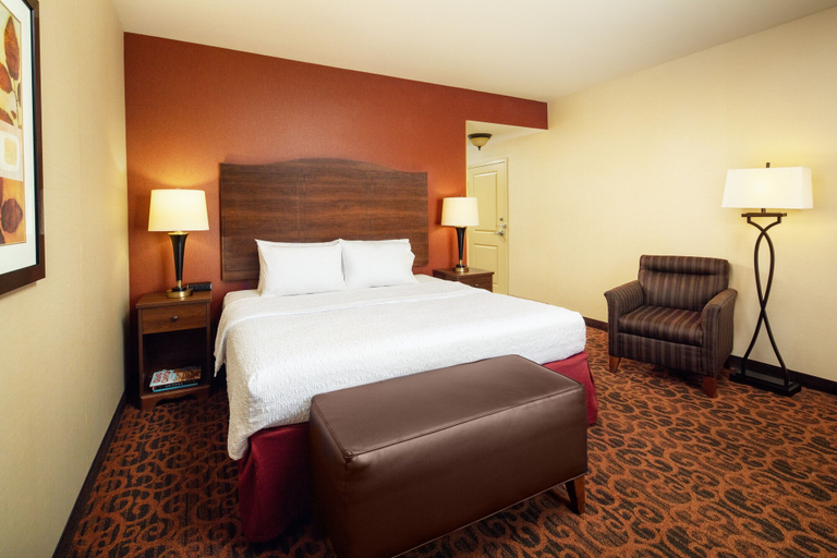 Bedroom 2, Hampton Inn & Suites Scottsdale at Talking Stick, Maricopa