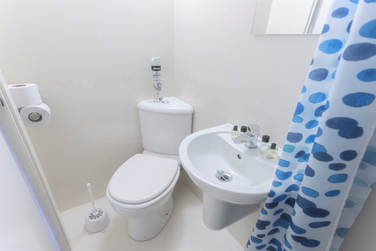 Bathroom 3, Mapesbury Lodge, London
