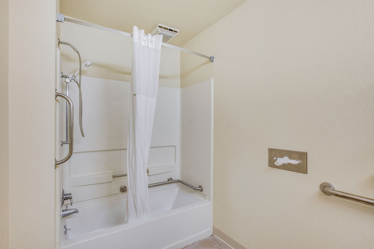 Bathroom 4, Econo Lodge Whitehall near Michigan's Adventure, Muskegon