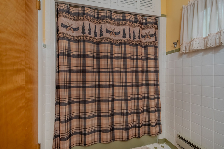 Bathroom 3, Tranquil Waters, Garrett