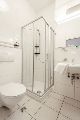 Bathroom 5, Hotel Café Nahetal, Mainz-Bingen