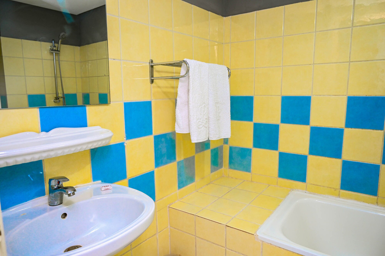 Bathroom 3, HOTEL ASTORIA, Wouri