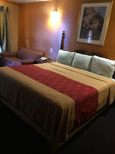Bedroom 3, Budget Inn And Suites, Vermilion