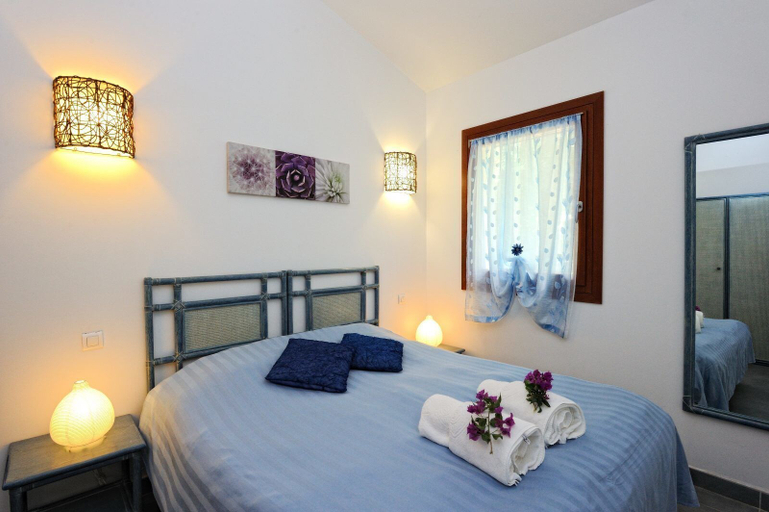 Bedroom 3, Poisson Rouge, Corse-du-Sud
