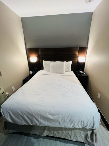 Bedroom 4, Rockaway Hotel Brooklyn, New York