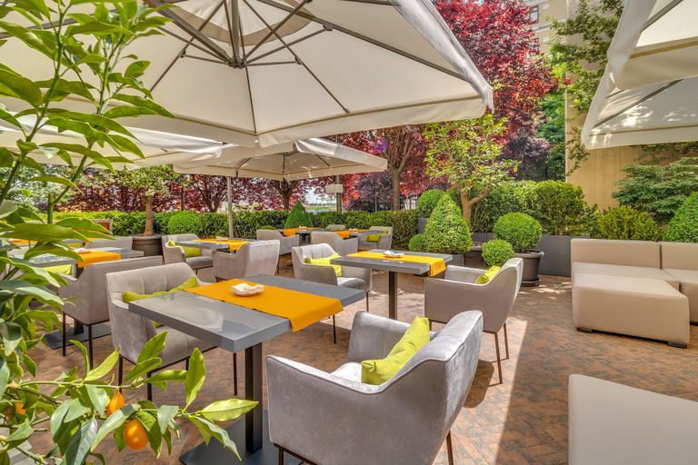 Food & Drinks 4, Riviera House, Podil's'kyi