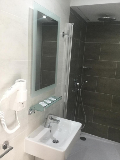 Bathroom 4, Cerviola Hotel