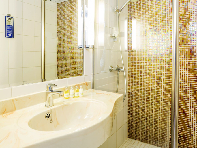 Bathroom 4, Ruissalo Spa Hotel, Finland Proper