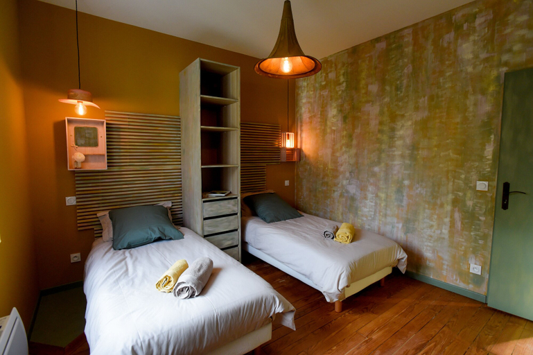 Bedroom 4, l'En Vert, Hautes-Pyrénées