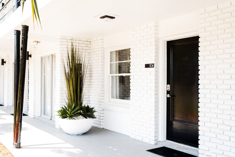 Exterior & Views 2, 300 Tenth, Horry
