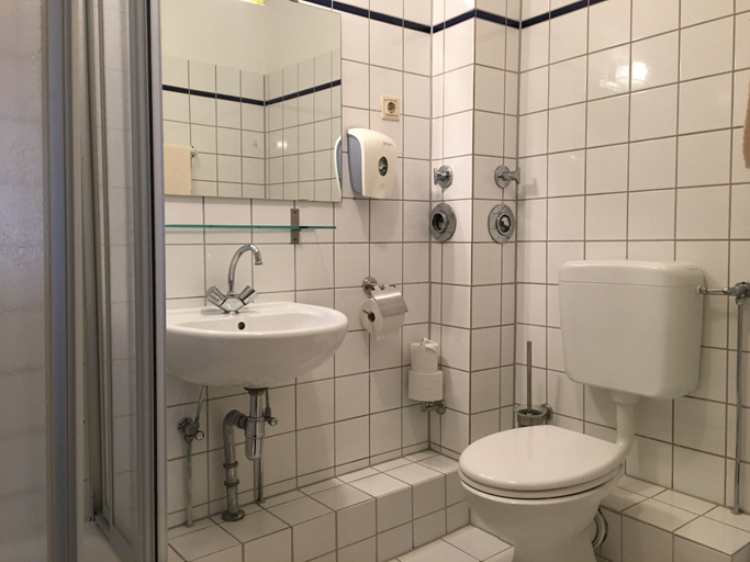 Bathroom 4, AltDüsseldorf, Düsseldorf