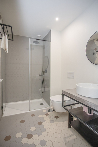 Bathroom 3, Modern Coastline Apartment, Porto
