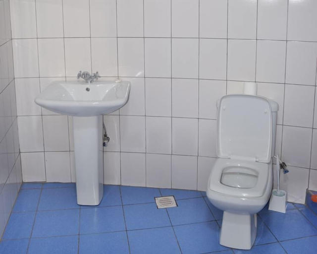 Bathroom, Source of the Nile Suites, Jinja