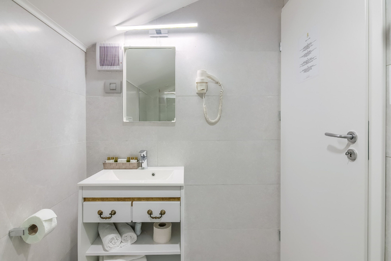 Bathroom 3, New Era Hotel Bucharest City, Municipiul Bucuresti