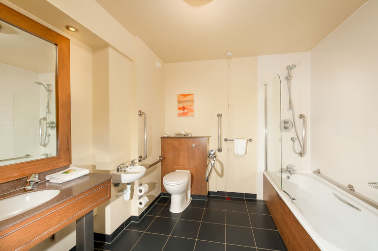 Bathroom 4, Chessington Resort Hotel, London