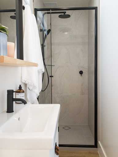 Bathroom 3, Little Palm Cabins, Port Macquarie-Hastings - Pt B