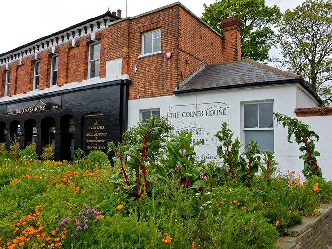 Exterior & Views, Corner House Apartment, West Sussex