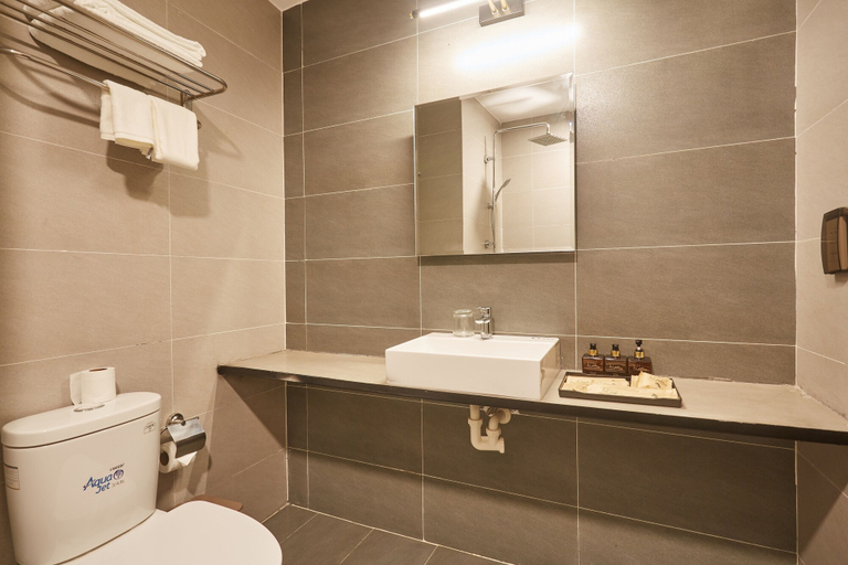 Bathroom 4, The Garden Capsule Hotel, Da Nang