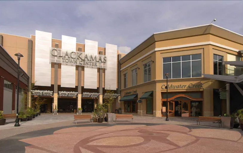 Exterior & Views 2, Monarch Hotel & Conference Center, Clackamas