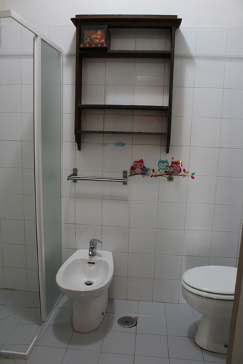 Bathroom 3, La Cascianella, Florence