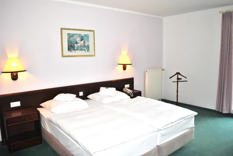 Bedroom 2, Heidehotel Lubast, Wittenberg