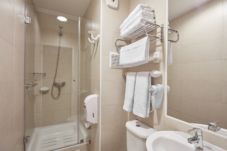 Bathroom 4, Hotel Loreto, Santiago