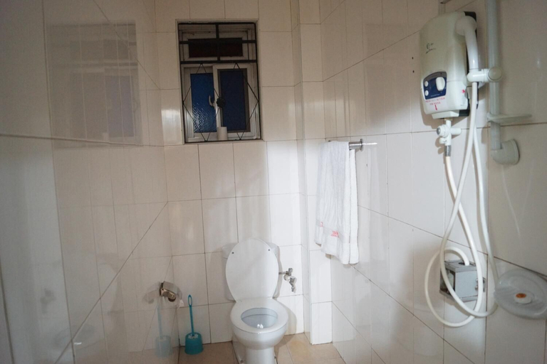 Bathroom 3, KK Trust Hotel, Kampala