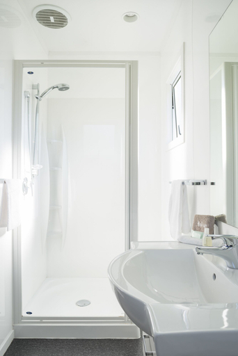 Bathroom 4, Fox Glacier TOP 10 Holiday Park & Motels, Westland