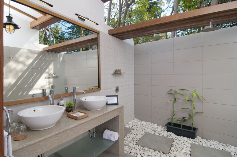Bathroom 4, KeRensia Private Pool Villas, Lombok
