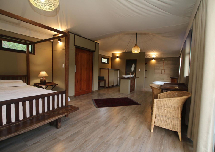 Bedroom 2, Inzalo Safari Lodge, Waterberg