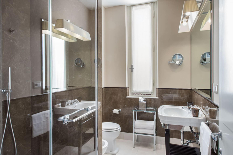 Bathroom 4, Grand Hotel Francia & Quirinale, Pistoia