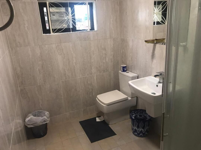 Bathroom 4, Ishmajoso Lodge, Western Urban
