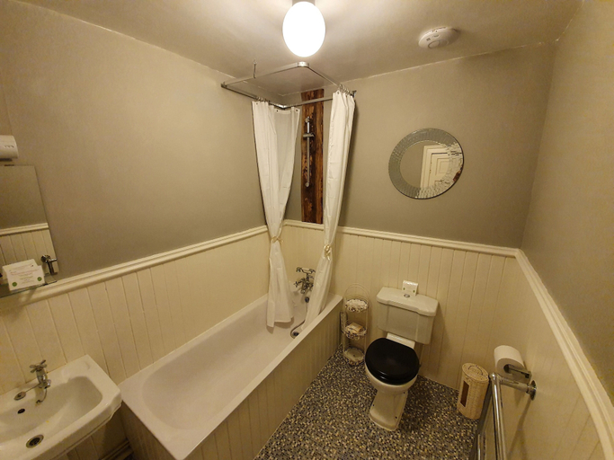 Bathroom 4, Parkhead House, West Lothian