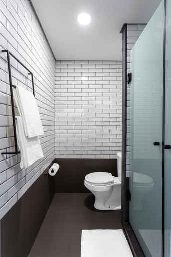 Bathroom 3, Ibis Aruja, Aruja