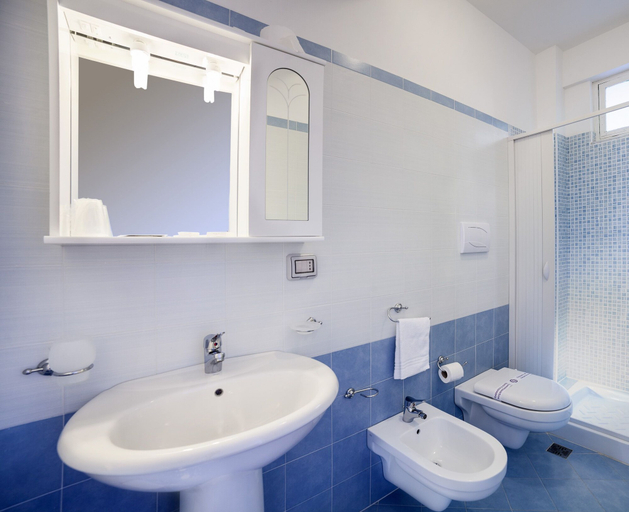 Bathroom, Villaggio Baia Calavà Hotel e Residence, Messina