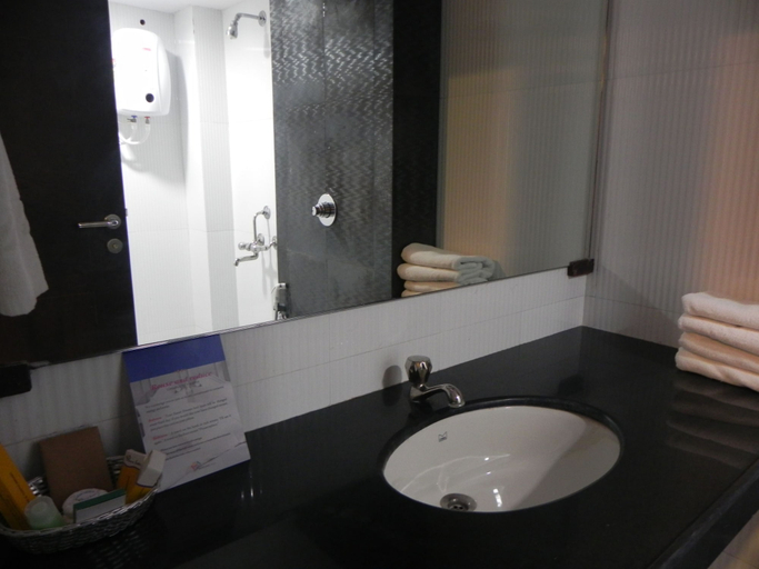 Bathroom 4, Hotel Reeva Regency, Ahmadnagar