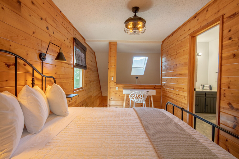 Bedroom 3, Mount Mitchell Eco Retreat, Yancey