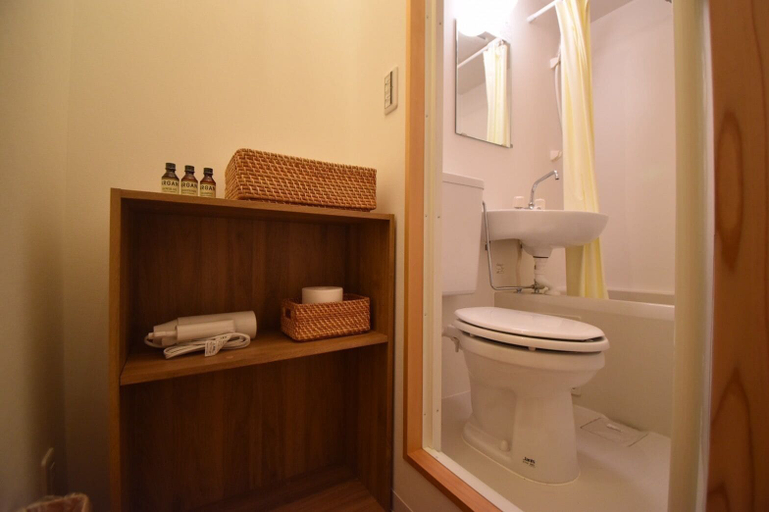 Bathroom 3, Quaint House Naoshima, Naoshima