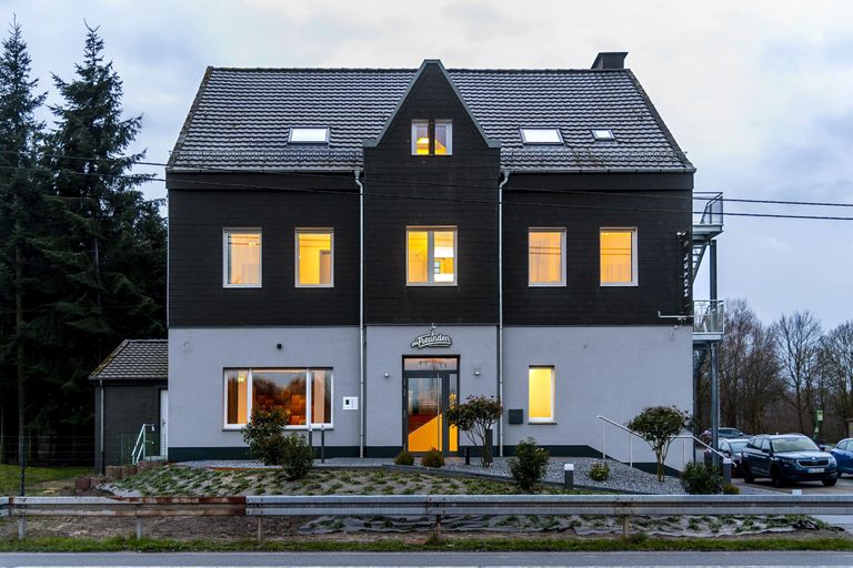 Exterior & Views 2, Zu Freunden, Hamm