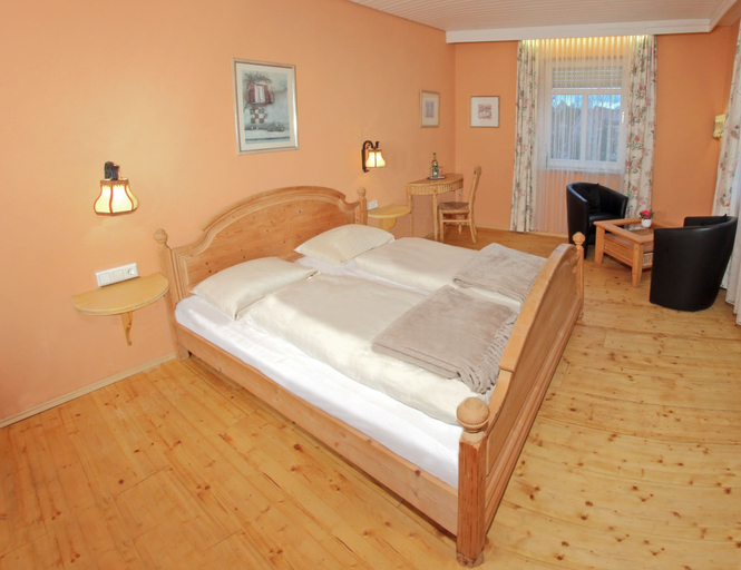 Bedroom 3, Gesundheitshotel Rössle, Ravensburg