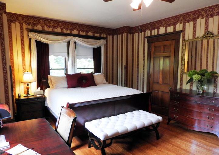 Bedroom 3, Champaign Garden Inn, Champaign