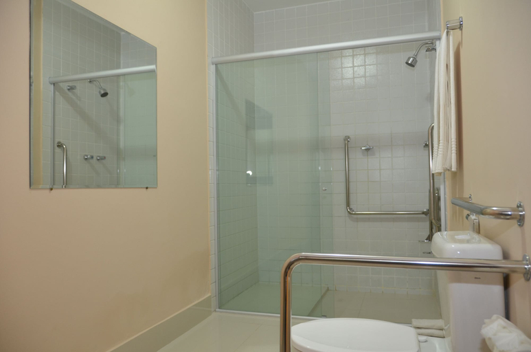 Bathroom 5, Arituba Park Hotel, Natal