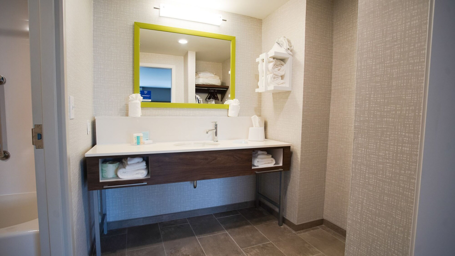 Bathroom 4, Hampton Inn & Suites St. Clairsville, Belmont