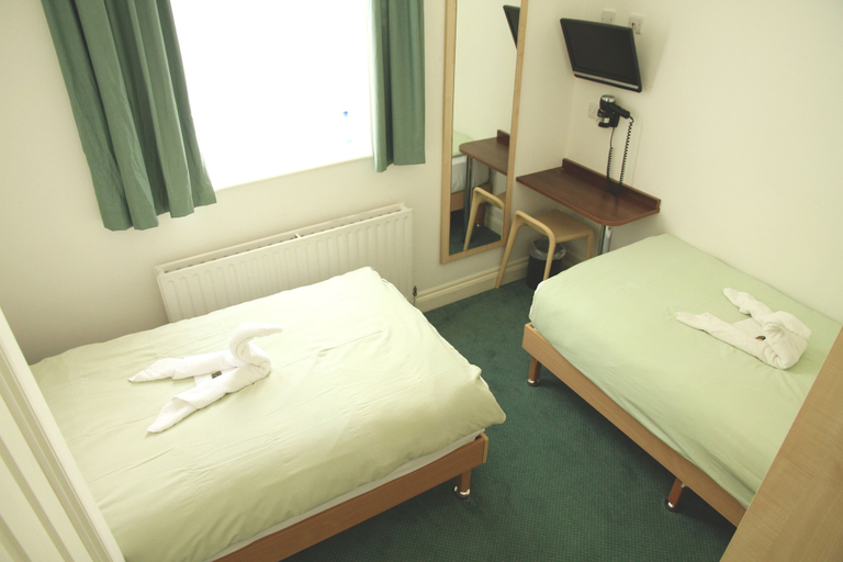 Bedroom 2, Four Points Flex by Sheraton London Kensington Olympia, London