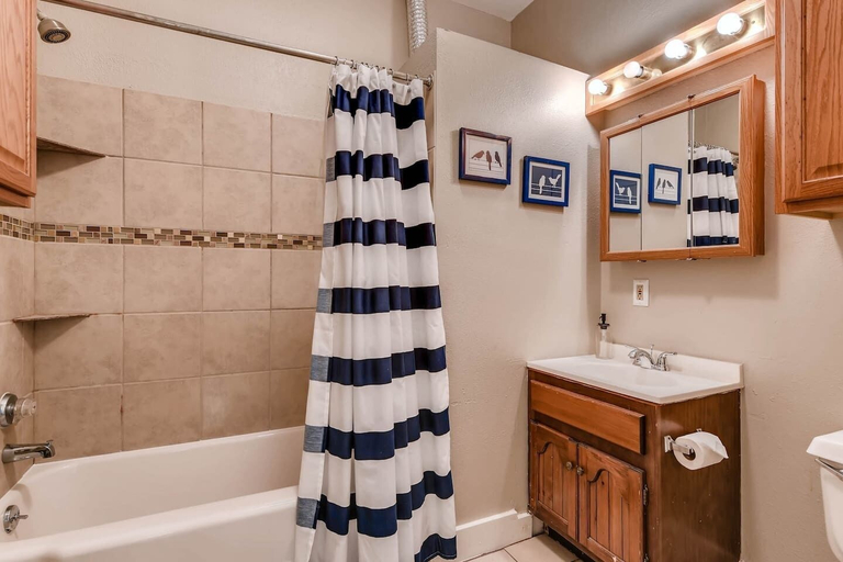 Bathroom, The Blue Rino - A Modern Experience, Denver