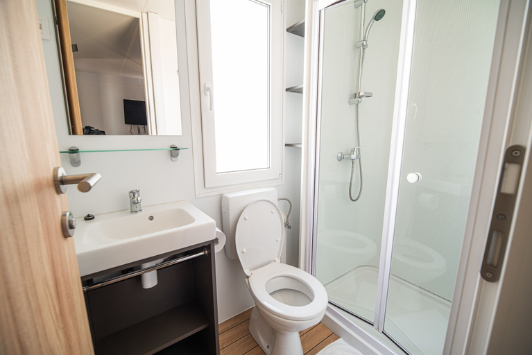 Bathroom 3, Mediteran Homes with Terme Catez Tickets, Brežice