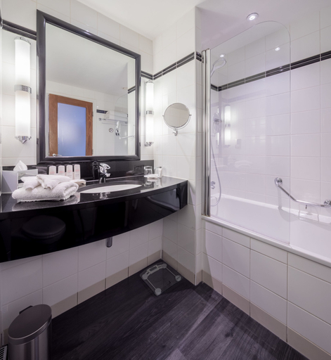Bathroom 5, Radisson Blu Hotel, Leeds City Centre, Leeds