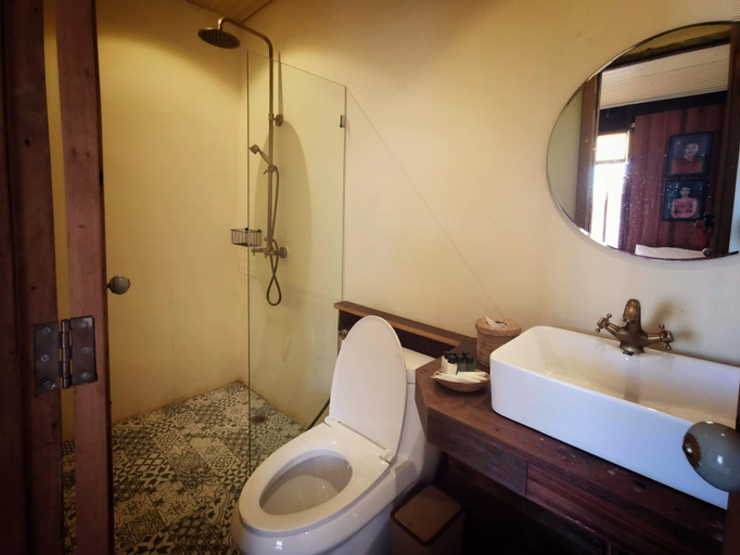 Bathroom 4, Suneta Hostel Chiangkhan, Xanakharm