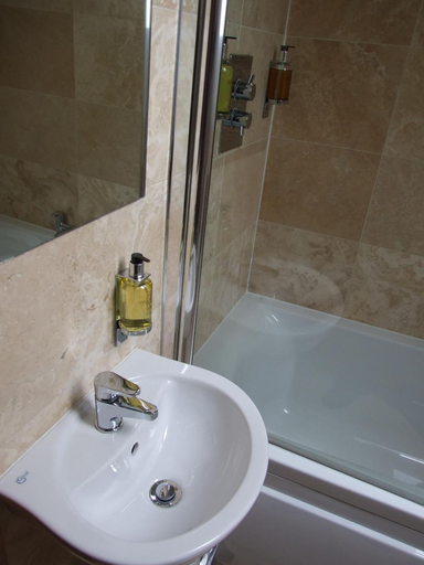 Bathroom 4, Cambridge House, Edinburgh